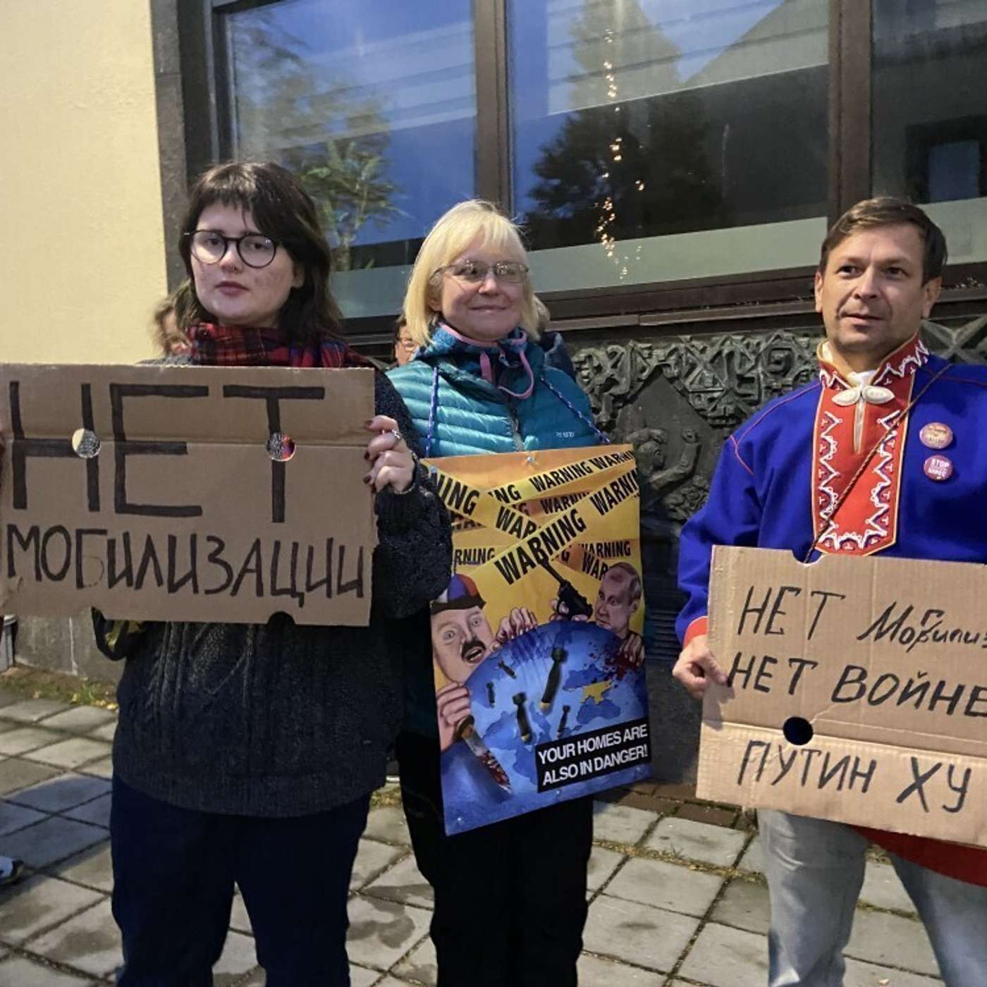 На фоне объявленной Путиным частичной мобилизации люди с двумя гражданствами боятся ехать в Россию