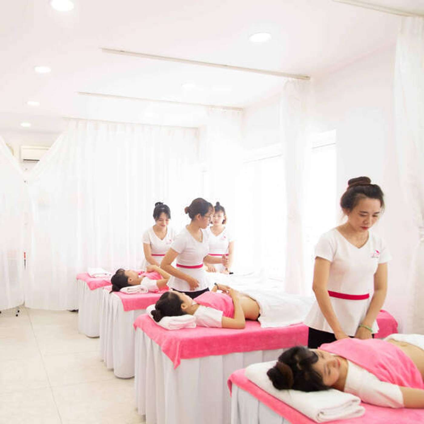 E então... fomos relaxar! Mas, será? O que achamos sobre Thai Massage! episode artwork
