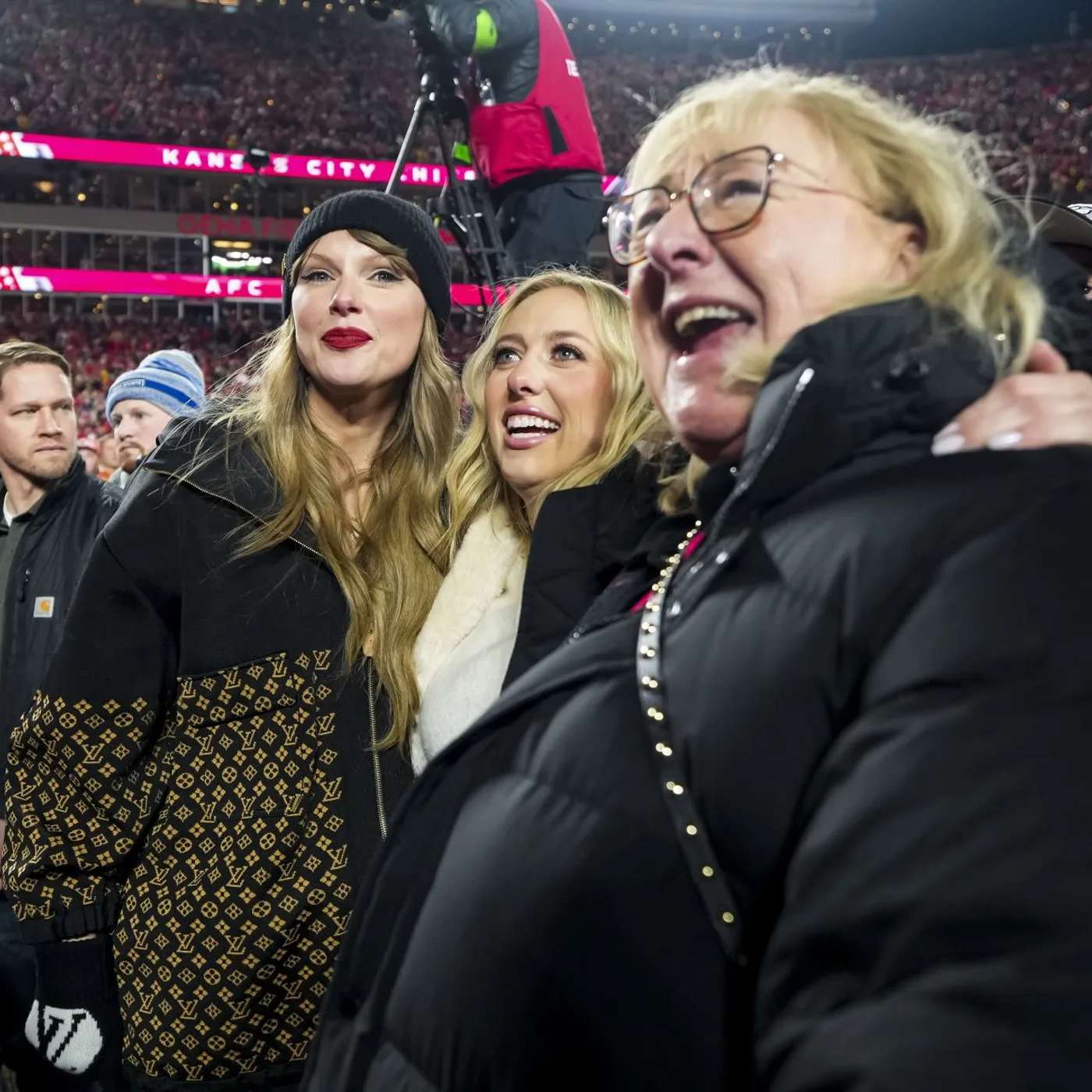 Blizzard Reveals Warlock Class, Zayn Malik Opens Up Love Co-Parenting, Kelce Sparks Wedding Speculation, Rehab Addict Canceled Over Slur, and more...