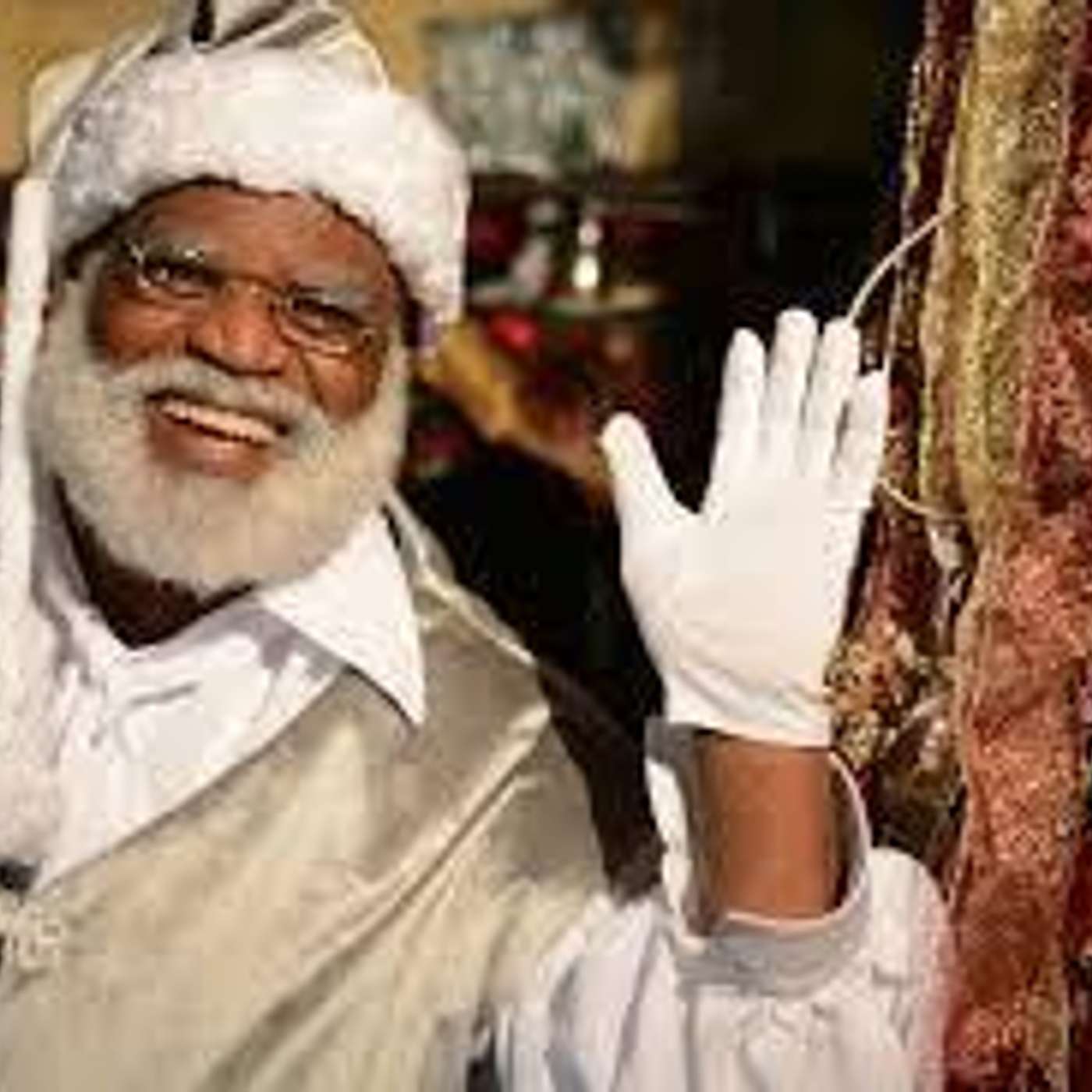 11/21/2022 Santa Pat Moss makes a long distance call to Freddie Bell