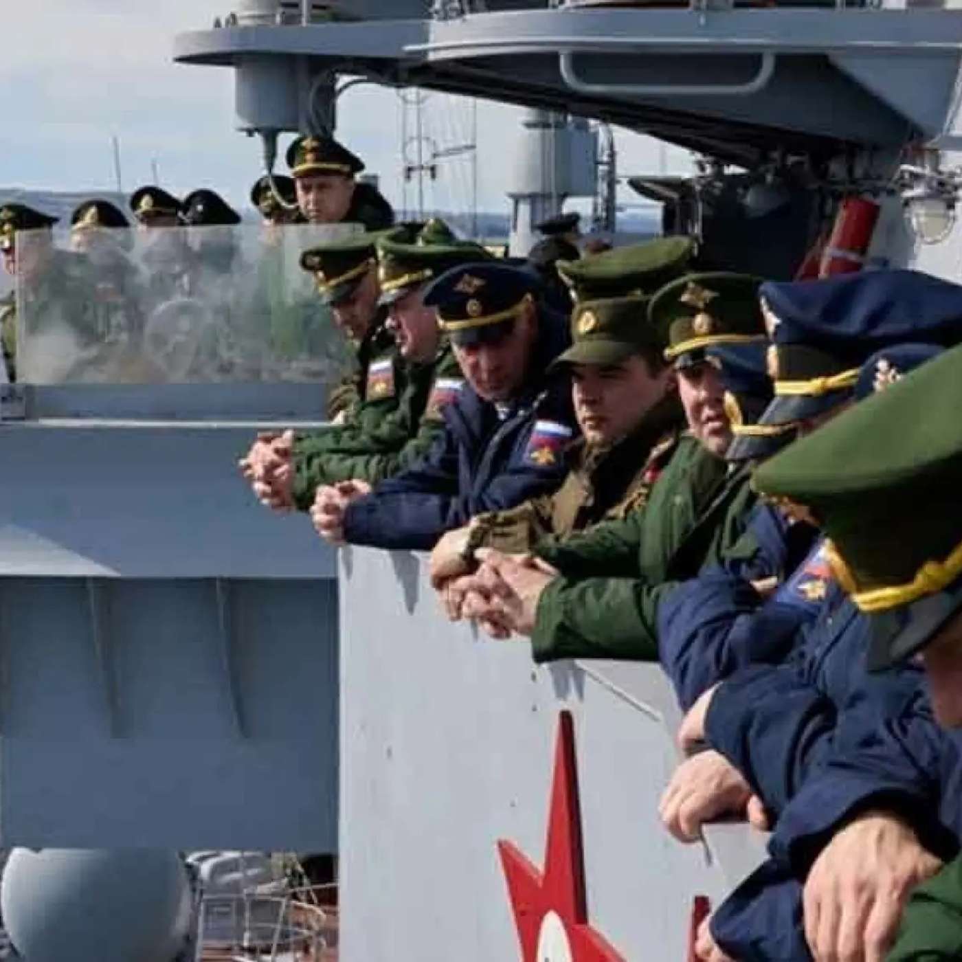 Шоу с военными кораблями и подводными лодками в Баренцевом море