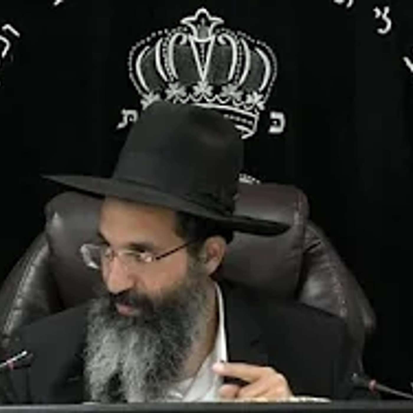 הלכות ספר תורה - י' - דין נקרעה היריעה ומי כשר לכתיבה | יורה דעה - סימן רפ - רפא | חלק 462