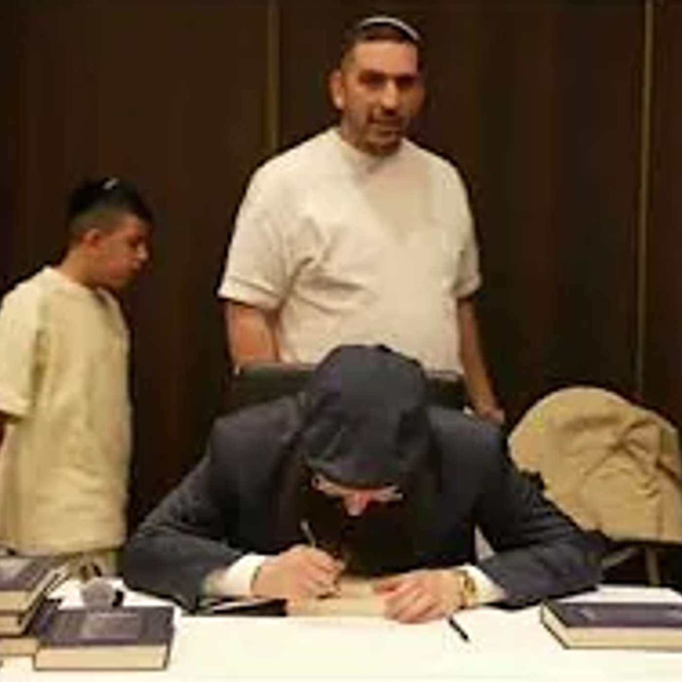 חלוקת נכנסים אל הלב • בנש"ק הרה"צ כבוד הרב - יואל משה פינטו שליטא - שושן פורים - אדר תשפ"ו - ירושלים חלוקת נכנסים אל הלב • בנש"ק הרה"צ כבוד הרב - יואל משה פינטו שליטא - שושן פורים - אדר תשפ"ו - ירושלים