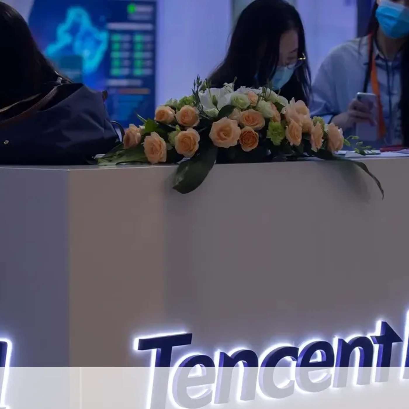 Tencent Reports Profit Boost, Google's New Feature Sparks Debate, AI May Deskills Experienced Endoscopists, Autodesk Launches Free VFX Tools, and more...
