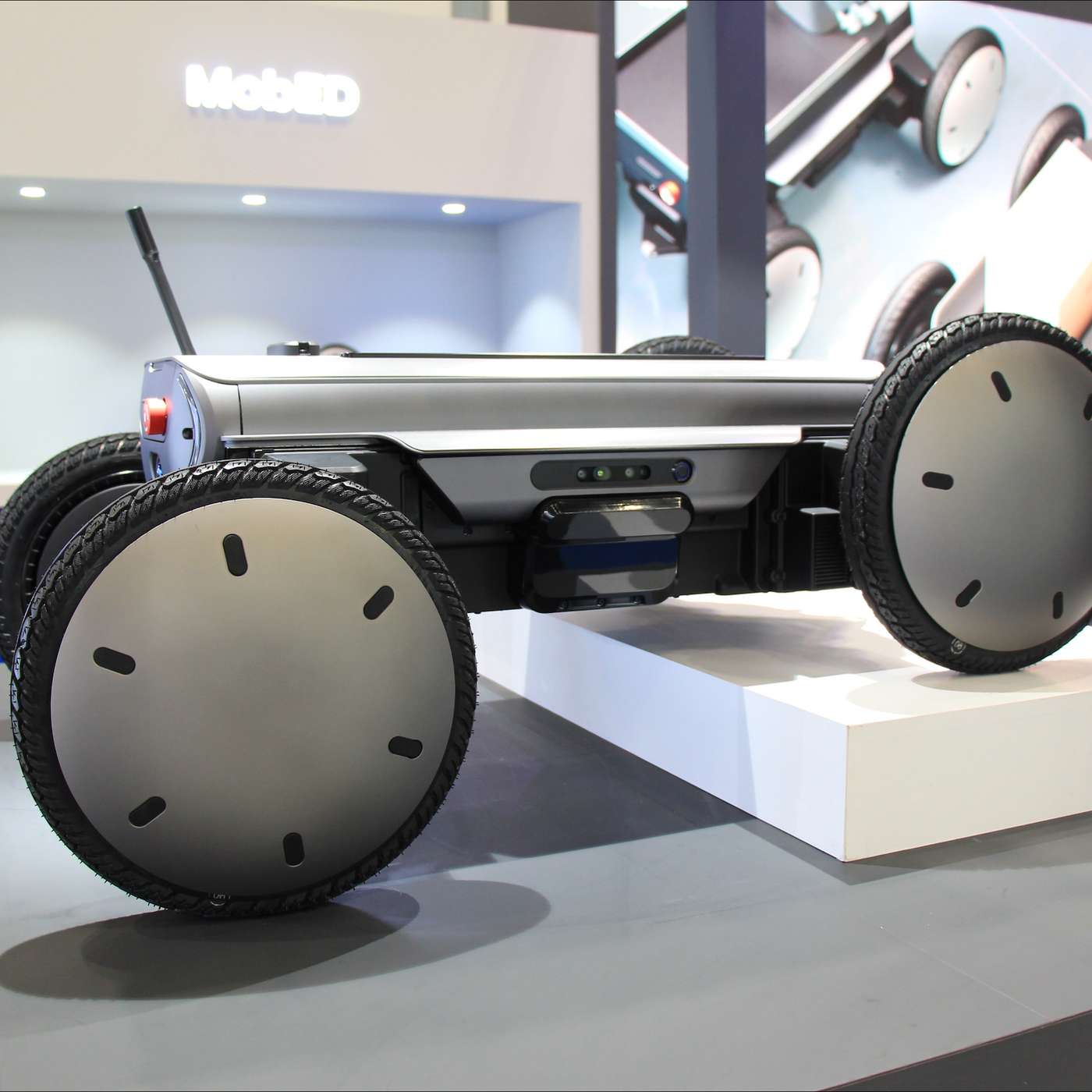 IFC backs GFCL EV with $50 mln, Hyundai launches MobED autonomous mobile robot, Viavi, QNu team up episode artwork