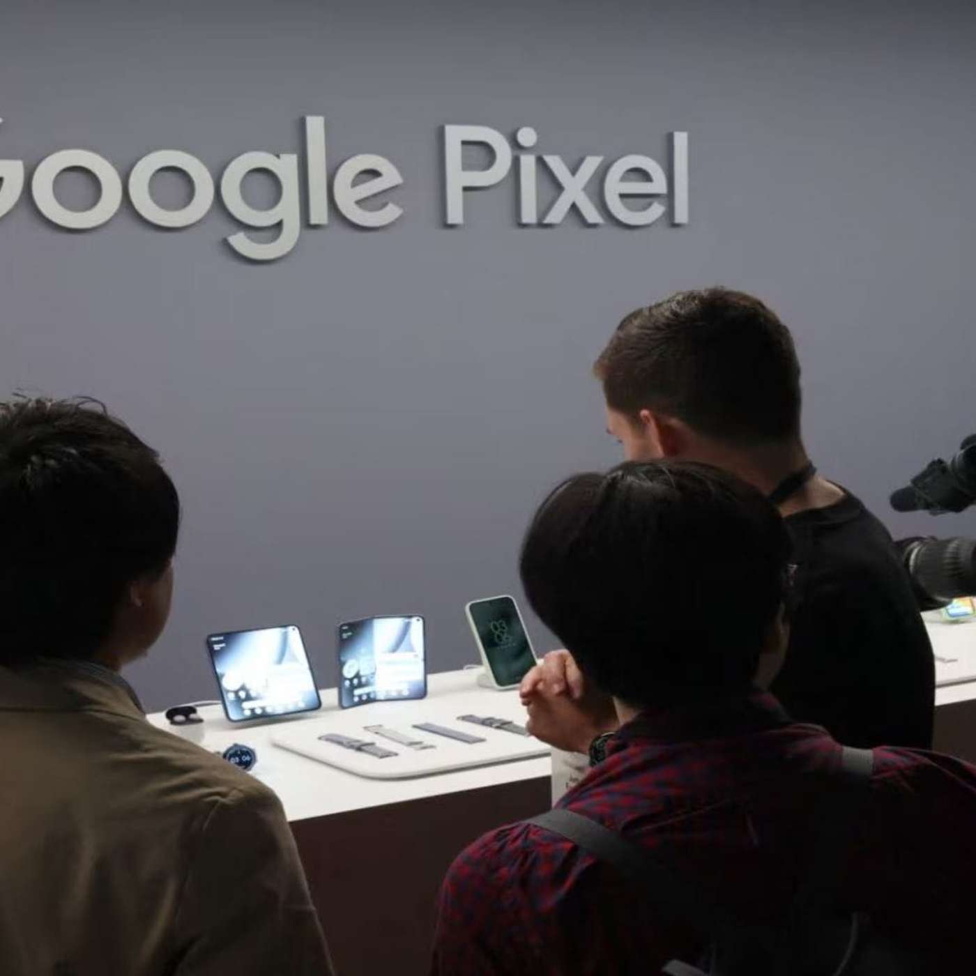 Apple Patches Critical Screen Sharing Flaw, Google Shifts Pixel Production Abroad, DOCOMO Expands Quantum Boosts Networks, Serve Robotics Expands With Grubhub, and more... episode artwork