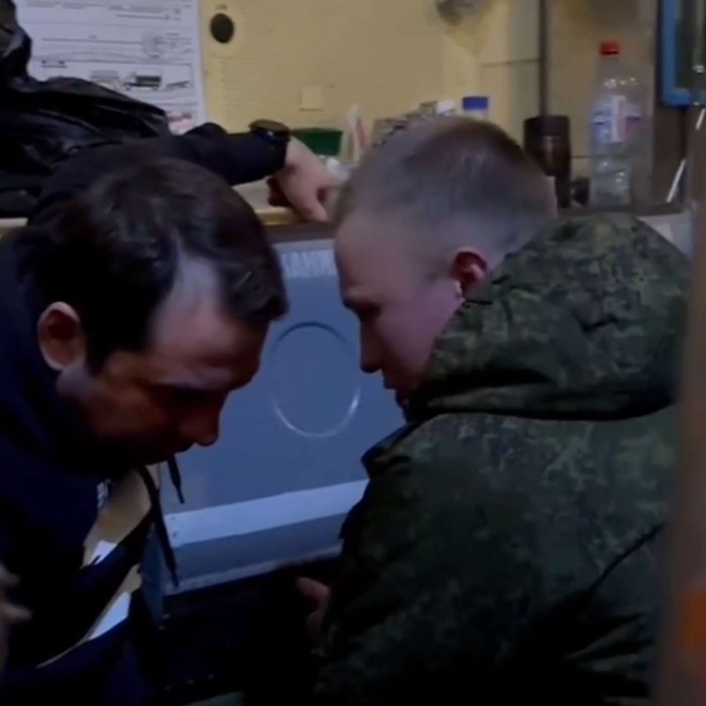 Губернатор Андрей Чибис доставил гуманитарный груз на войну