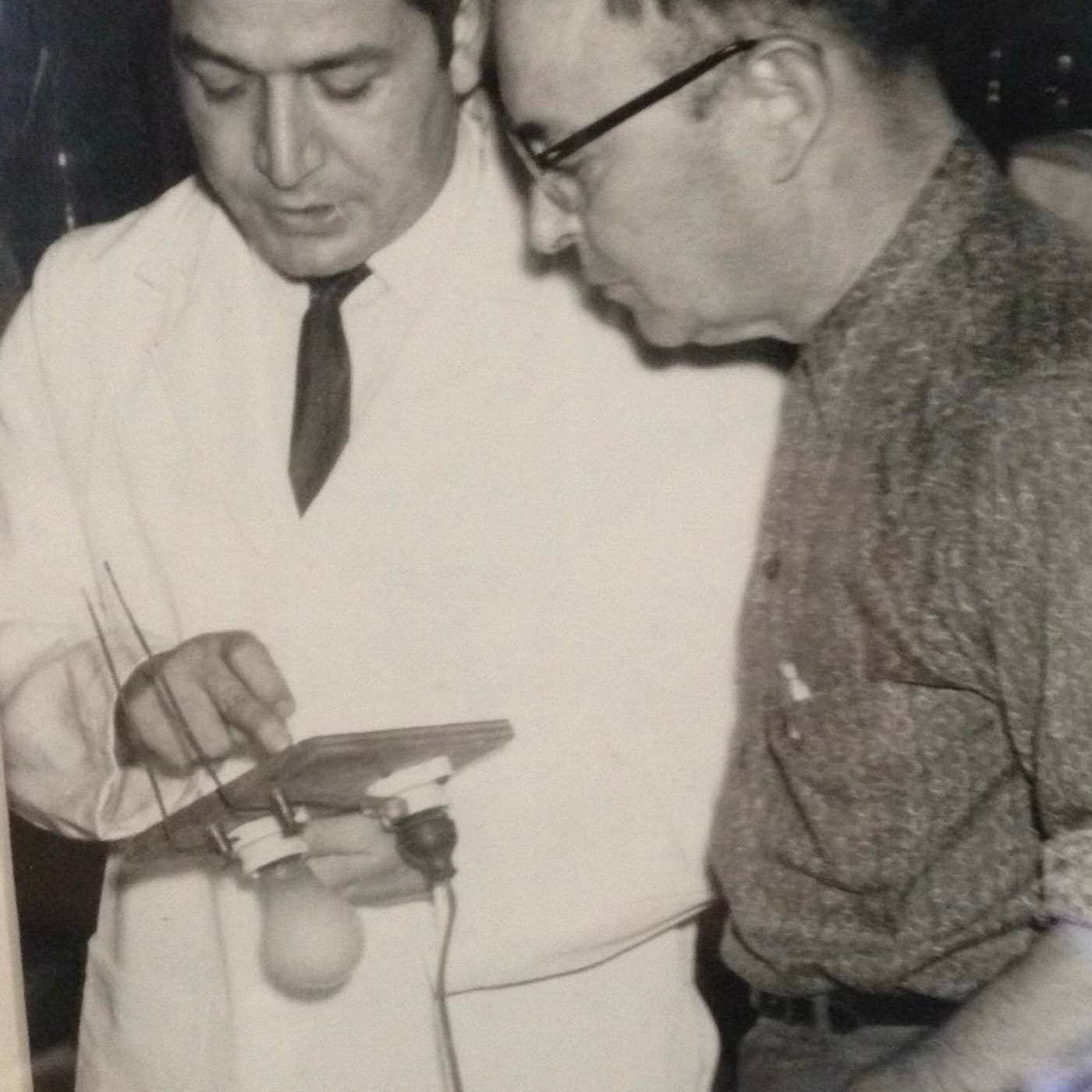 Front Porch Radio - History\'s Hook