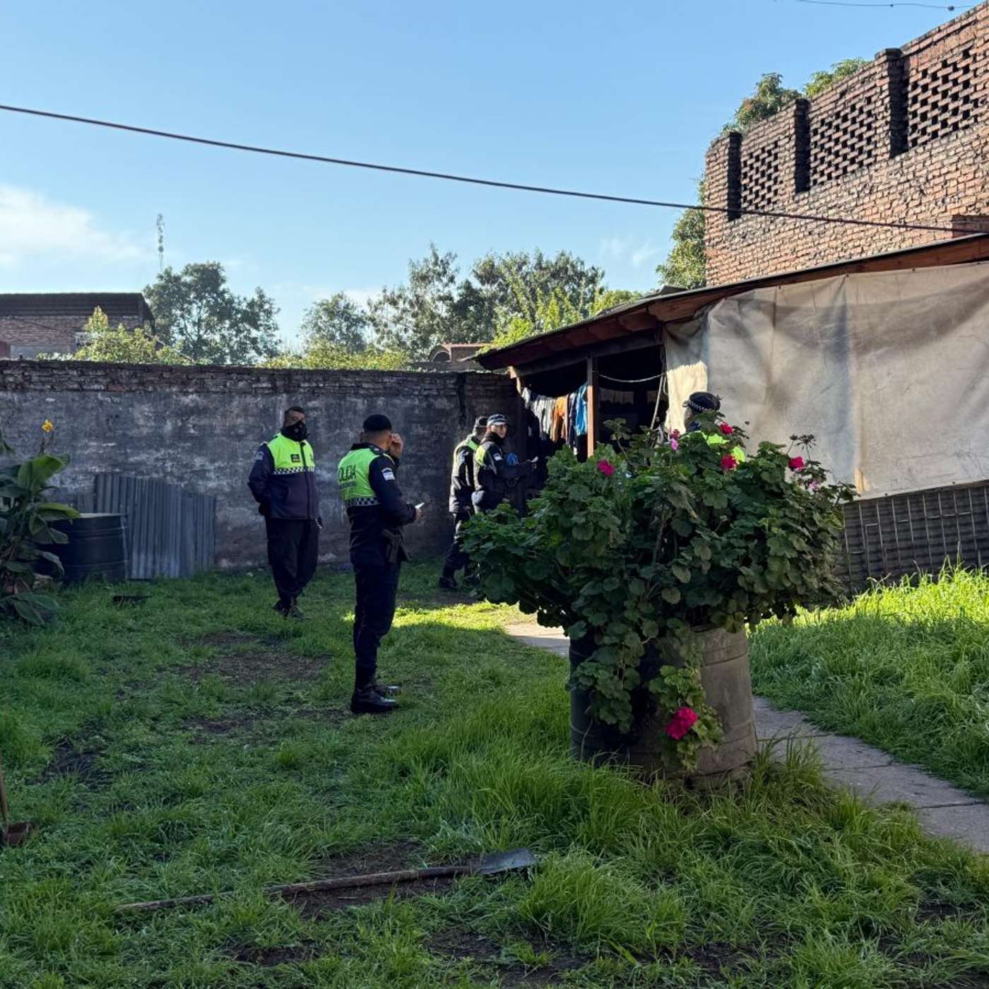“Sufrirías estando solo y no puedo permitirlo”: qué dice la carta del hombre que mató a su hijo y luego se suicidó episode artwork