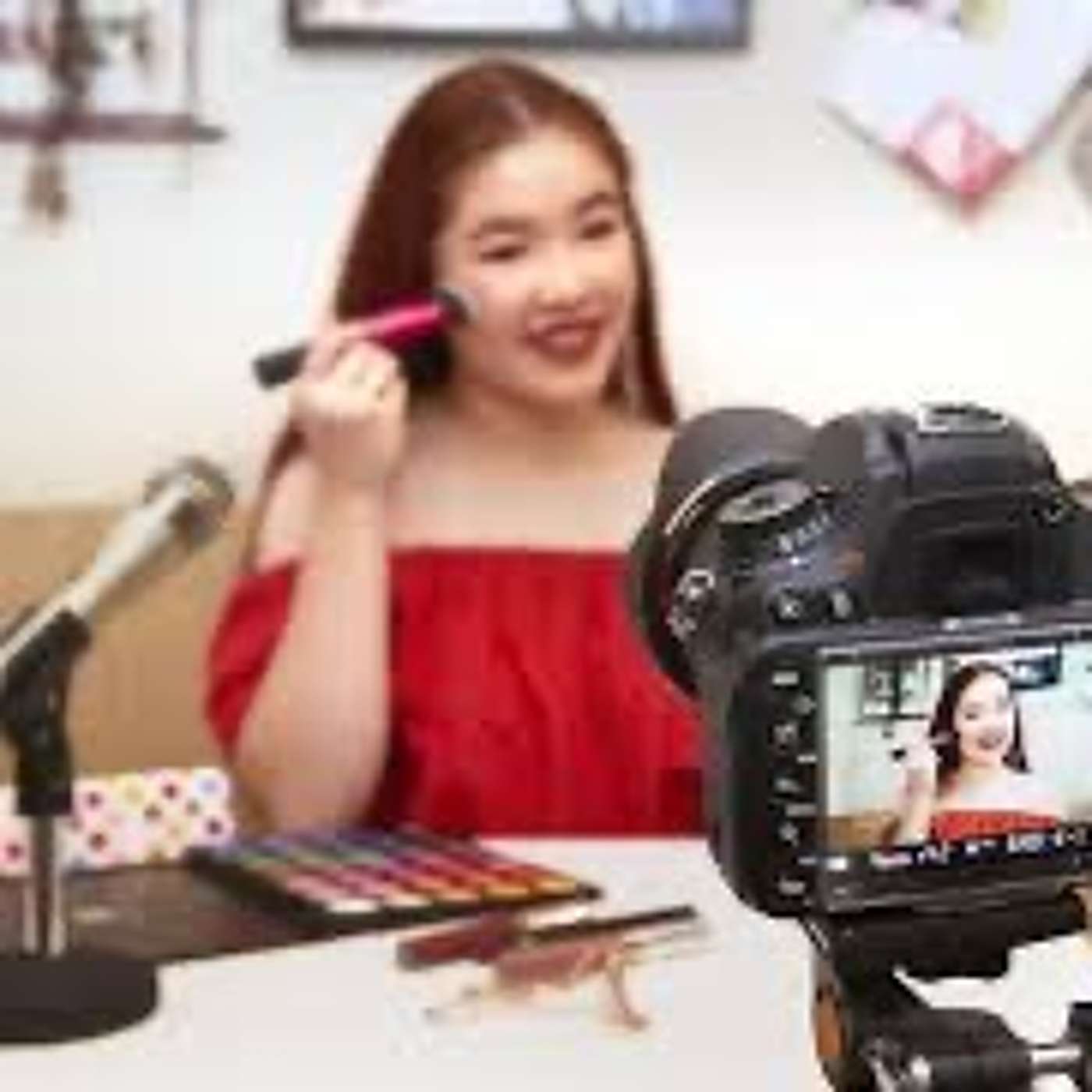 Social Media Influencers to Pay VAT for All Freebies They Receive (09.03.21)
