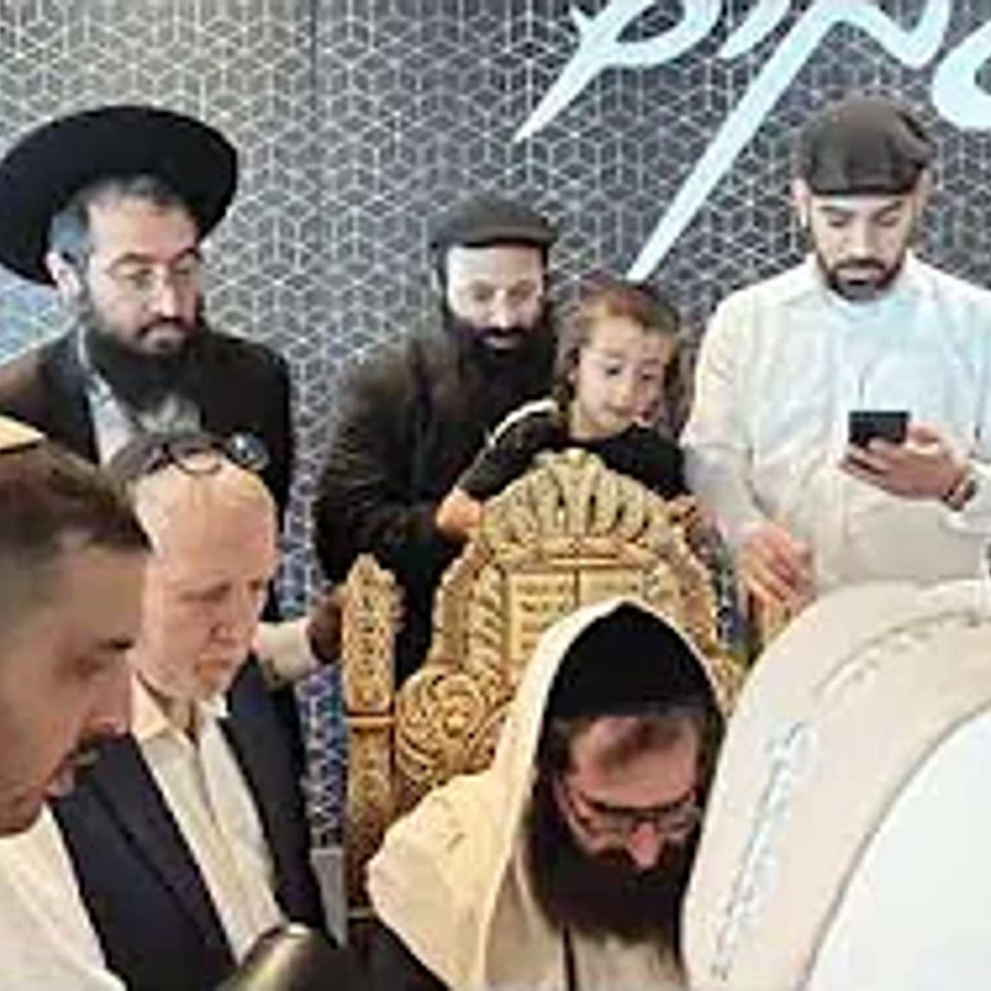 מעמד ברית מילה באשקלון - יושב סנדק בנש"ק הרה"צ כבוד הרב רבי יואל משה פינטו שליט"א - כ"א חשון - תשפ"ו