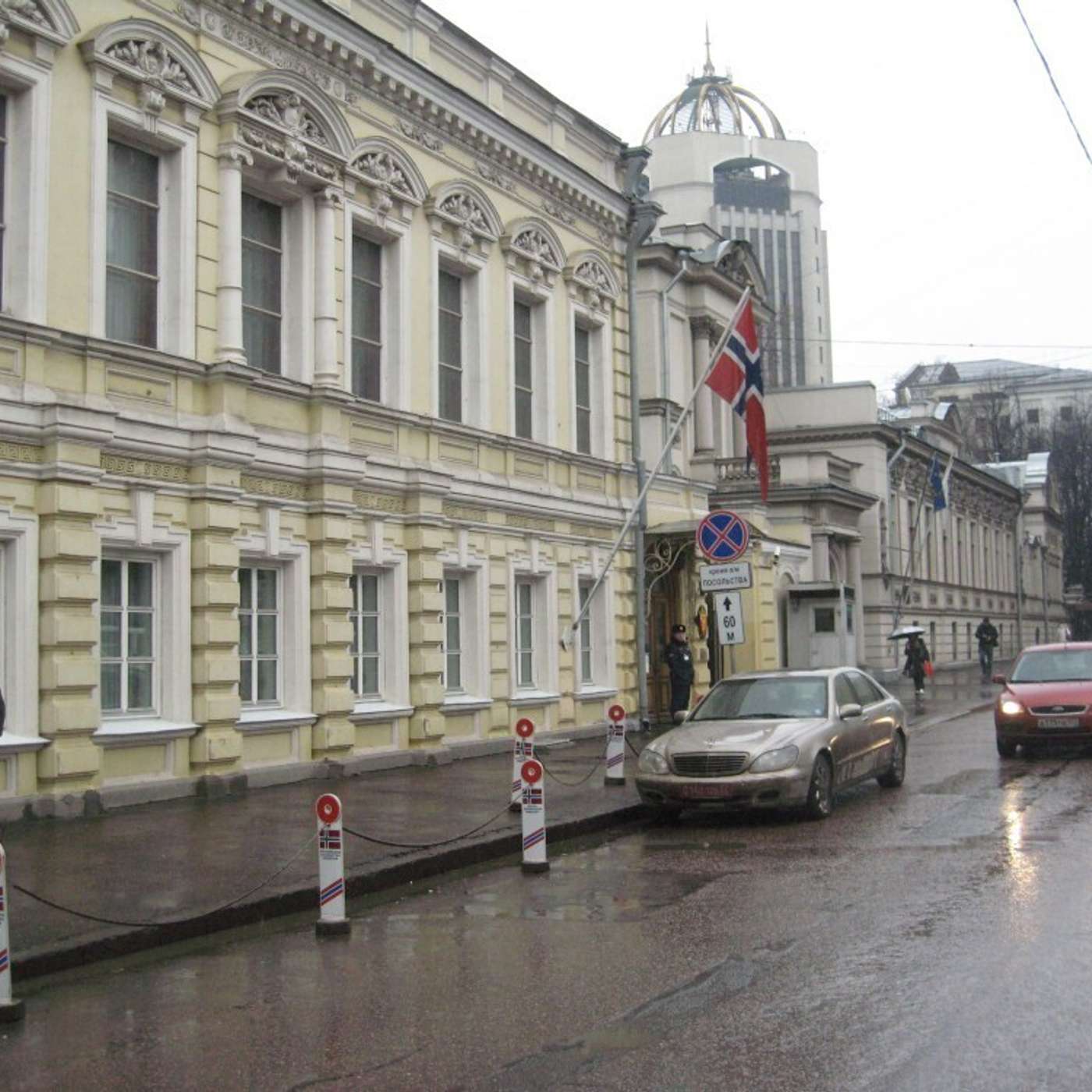 Норвегия держит дипломатические двери в России открытыми