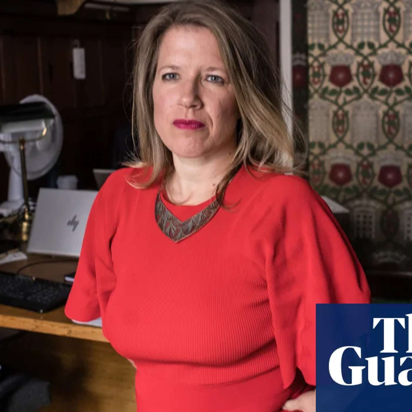 AWS Invests £8 Billion in UK, Labour Unveils Renters Rights Bill, UK Economy Stagnates in July, Martin Lewis Critiques Tax Collection, and more... episode artwork