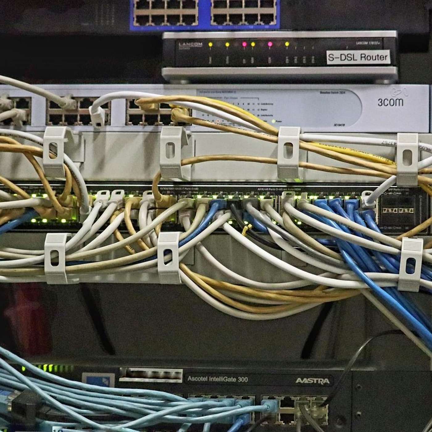 Your Redshift Cluster Is Probably Idle 85% of the Time — And You're Paying for All of It