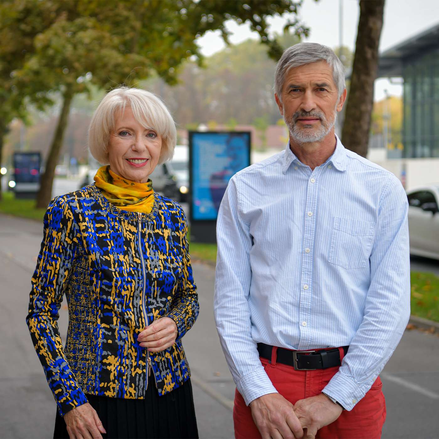 Legendarna meteorologa skupaj pred kamero (Tanja Cegnar, Andrej Velkavrh) Legendarna meteorologa skupaj pred kamero (Tanja Cegnar, Andrej Velkavrh)
