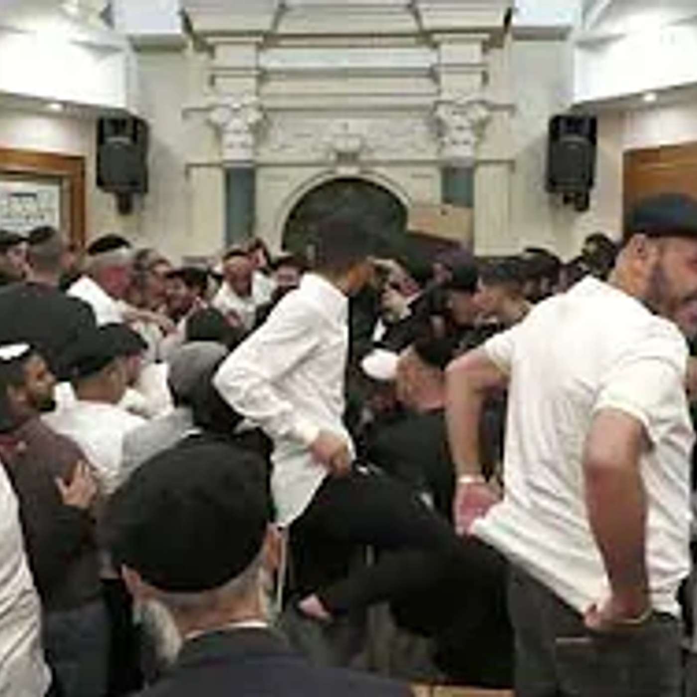 חלוקת חלות ויין - בנש"ק הרה"צ כבוד הרב - יואל משה פינטו שליט"א - יום חמישי - א' חשון - תשפ"ו - אשדוד